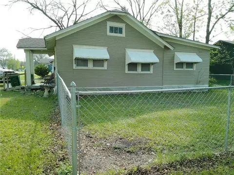 220 W 10th St, Ottawa, KS 66067