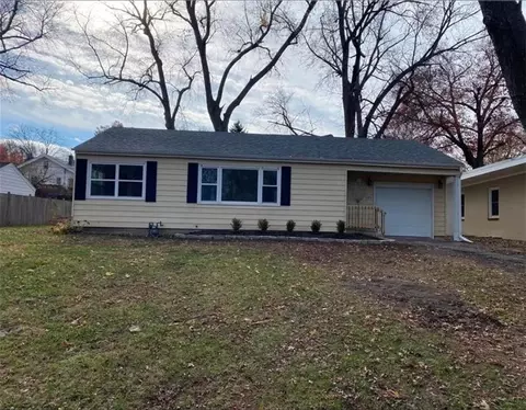 3104 Faraon St, Saint Joseph, MO 64501