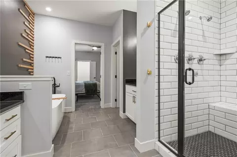 Bath - 23513 E 11th St, Independence, MO 64056 photo 2 of 4