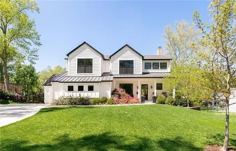 7404 Fontana St, Prairie Village, KS 66208