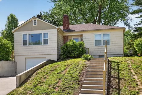 1336 6th Ave, Leavenworth, KS 66048