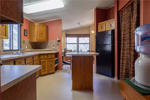 Kitchen - 1982 E 100 Rd, Lecompton, KS 66050 photo 2 of 2