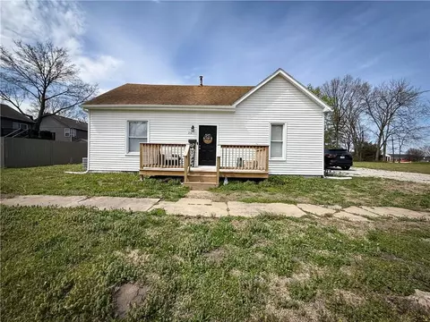 210 S Franklin St, Raymore, MO 64083