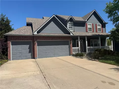 905 Paw Paw Ln, Liberty, MO 64068