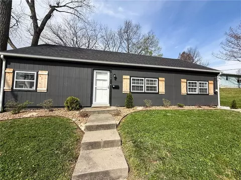 200 N Harrison St, Freeman, MO 64746