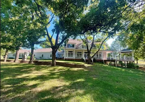 723 S 138th St, Bonner Springs, KS 66012