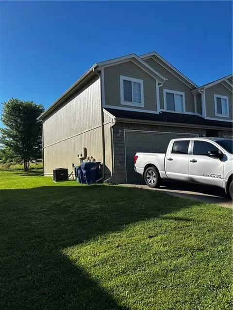 10609-11 E Maple Ave, Peculiar, MO 64078