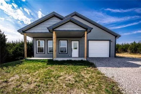 213 Bald Eagle Dr, Linn Valley, KS 66040