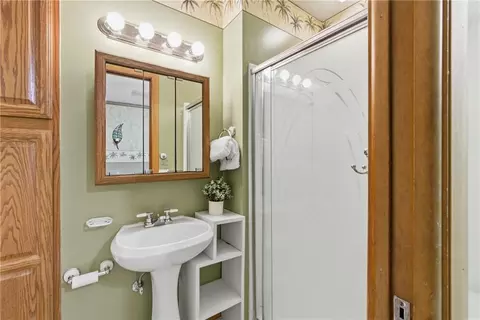 Bath - 12105 E 41st St, Independence, MO 64052 photo 4 of 4
