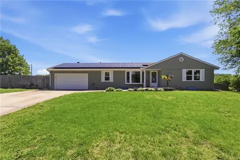 Exterior - 12105 E 41st St, Independence, MO 64052 photo 3 of 11