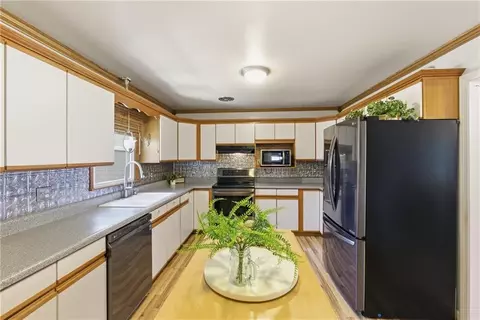 Kitchen - 12105 E 41st St, Independence, MO 64052 photo 1 of 3