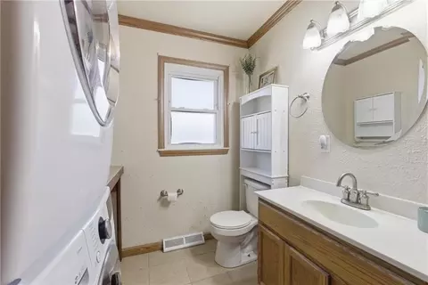Bath - 12105 E 41st St, Independence, MO 64052 photo 3 of 4