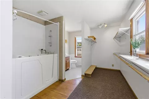 Bath - 12105 E 41st St, Independence, MO 64052 photo 2 of 4