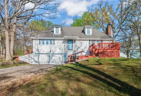 2029 Pepper Hill Ln, Oak Grove, MO 64075