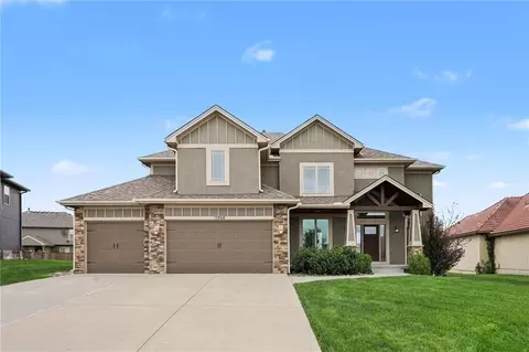 12706 S Laci Cir, Lees Summit, MO 64086
