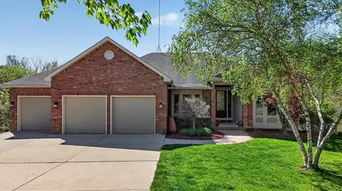 8615 NW Baker Road Cir, Kansas City, MO 64153