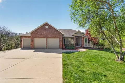 8615 NW Baker Road Cir, Kansas City, MO 64153
