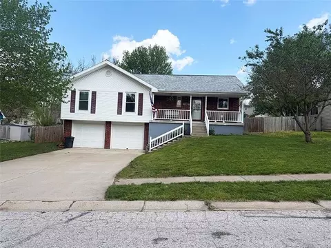 404 39th St, Blue Springs, MO 64015