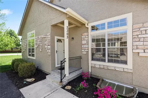 15671 S Hillside St #2303, Olathe, KS 66062