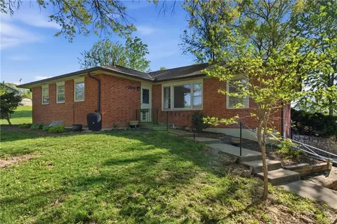 700 Hillcrest Rd, Farley, MO 64028