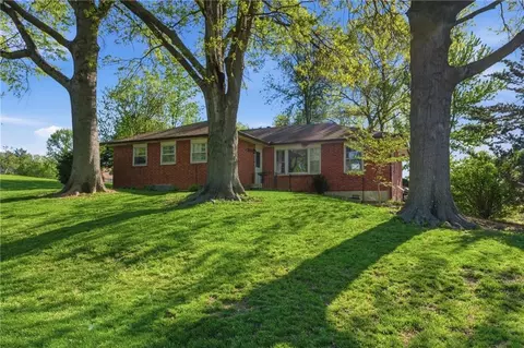 700 Hillcrest Rd, Farley, MO 64028