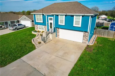 105 Lisa Ave, Lathrop, MO 64465