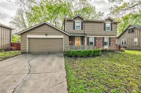 404 S Winterbrooke Dr, Olathe, KS 66062