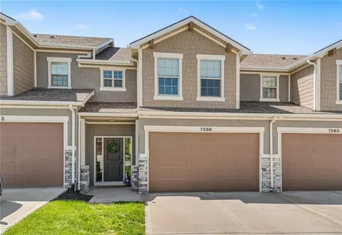 7356 Aaron St #26 B, Parkville, MO 64152