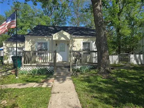 811 S Hickory St, Ottawa, KS 66067