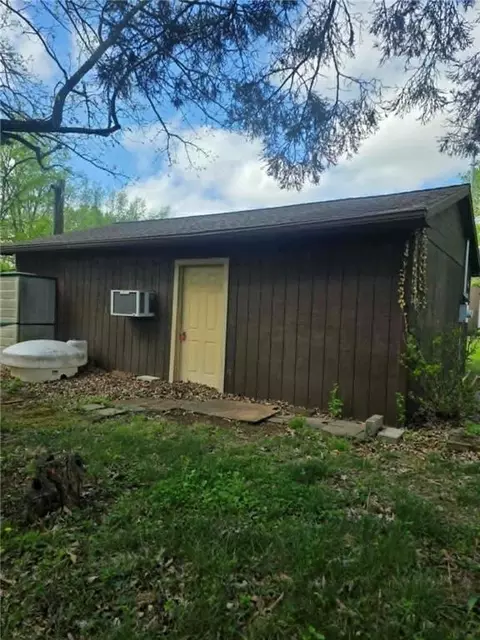 50 Deepwoods Dr, Linn Valley, KS 66040