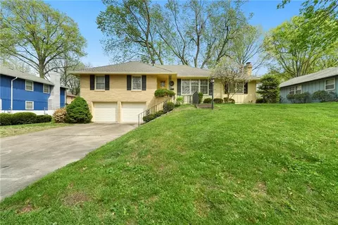 6105 Kentucky Ave, Raytown, MO 64133