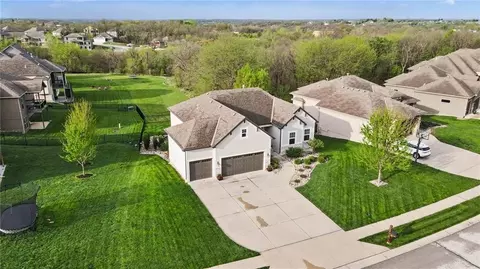 603 Rock Bridge Ct, Smithville, MO 64089