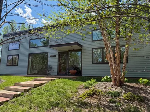 5095 Comanche Ln, Mclouth, KS 66054
