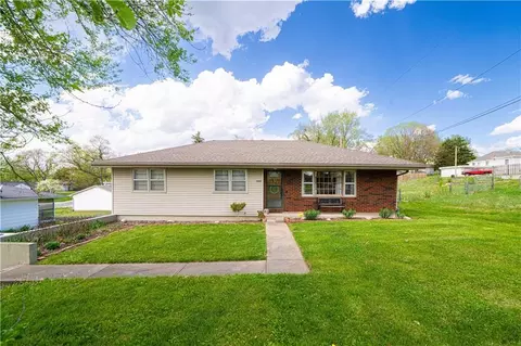 3903 Pacific St, Saint Joseph, MO 64507