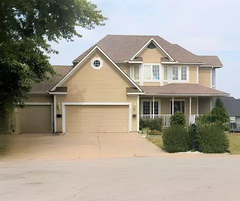 952 Maplewood Ct, Grain Valley, MO 64029