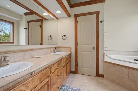Bath - 881 N 1928 Rd, Lecompton, KS 66050 photo 4 of 7