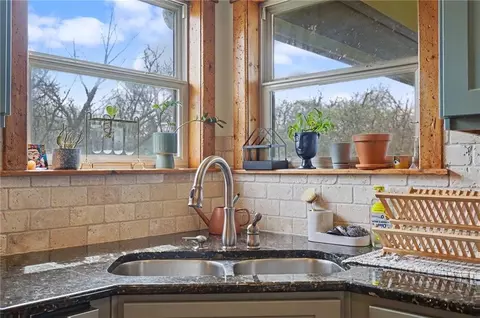 Kitchen - 881 N 1928 Rd, Lecompton, KS 66050 photo 4 of 5