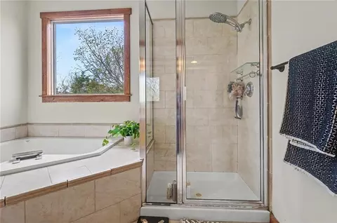 Bath - 881 N 1928 Rd, Lecompton, KS 66050 photo 5 of 7