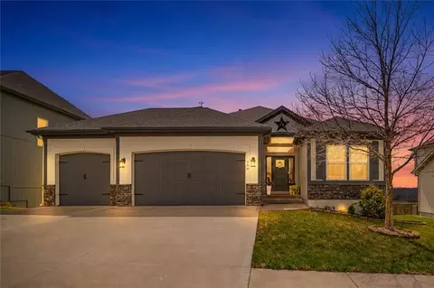 509 Sycamore Rd, Greenwood, MO 64034