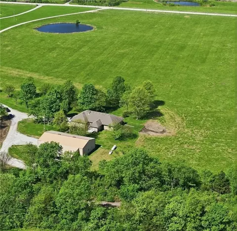 28005 S Belle Plain Rd, Harrisonville, MO 64701
