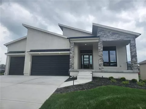 25009 W 112th St, Olathe, KS 66061