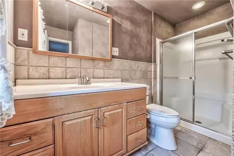 Bath - 808 N Apache Dr, Independence, MO 64056 photo 2 of 2