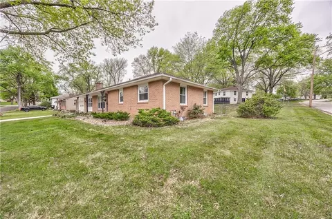 Exterior - 808 N Apache Dr, Independence, MO 64056 photo 6 of 6
