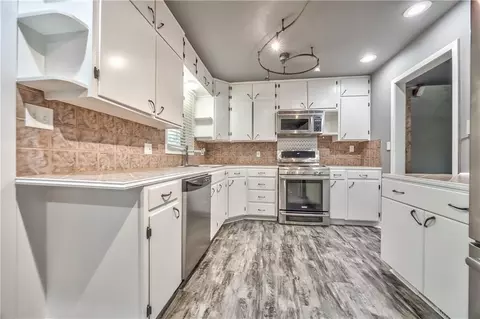 Kitchen - 808 N Apache Dr, Independence, MO 64056 photo 6 of 6