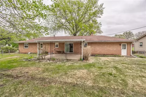 Exterior - 808 N Apache Dr, Independence, MO 64056 photo 3 of 6