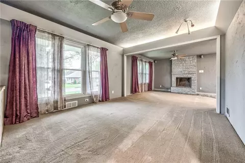 Living - 808 N Apache Dr, Independence, MO 64056 photo 2 of 7
