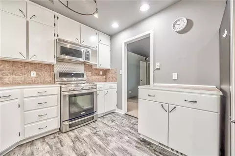Kitchen - 808 N Apache Dr, Independence, MO 64056 photo 4 of 6