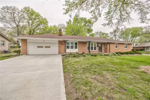 Exterior - 808 N Apache Dr, Independence, MO 64056 photo 1 of 6