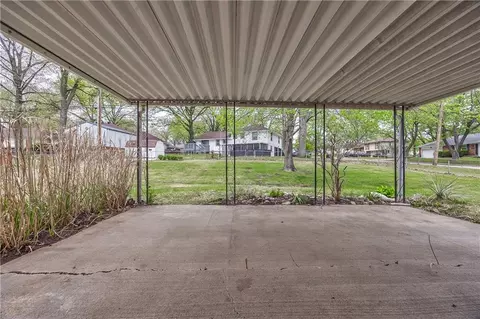 Exterior - 808 N Apache Dr, Independence, MO 64056 photo 2 of 6