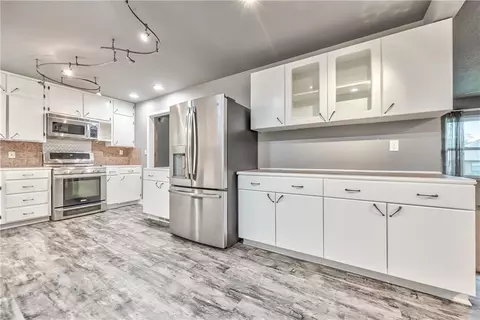 Kitchen - 808 N Apache Dr, Independence, MO 64056 photo 5 of 6
